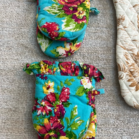 APRIL CORNELL FLORAL OVEN MITT SET - Picture 2 of 5